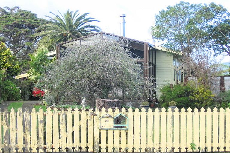 Photo of property in 14 Callender Terrace, Paraparaumu Beach, Paraparaumu, 5032