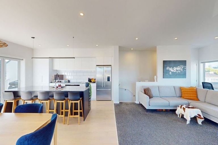 Photo of property in 2/74 Jubilee Road, Khandallah, Wellington, 6035