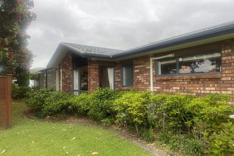 Photo of property in 2 Courtvale Place, Flat Bush, Auckland, 2019