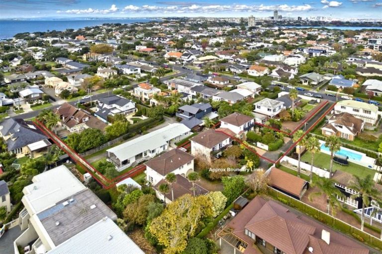 Photo of property in 1/4 Frater Avenue, Milford, Auckland, 0620