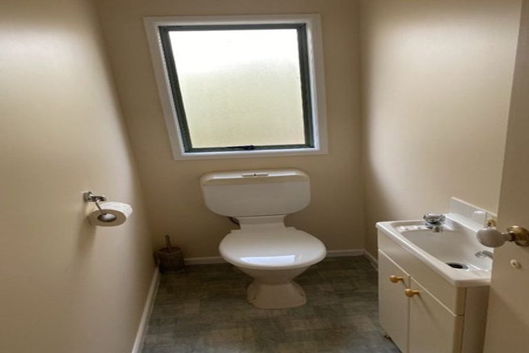 Photo of property in 2/5 Campbell Place, Papakura, 2110