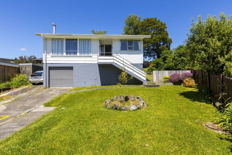 Photo of property in 51 Blueberry Grove, Timberlea, Upper Hutt, 5018