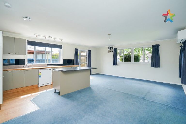 Photo of property in 30 Kilmarnock Street, Wallacetown, 9816