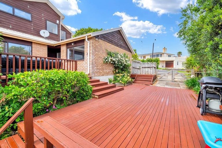 Photo of property in 1 Tiri View Place, Waiake, Auckland, 0630