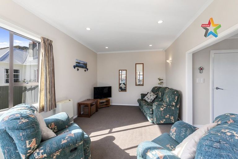 Photo of property in 2 Frickleton Grove, Waterloo, Lower Hutt, 5011