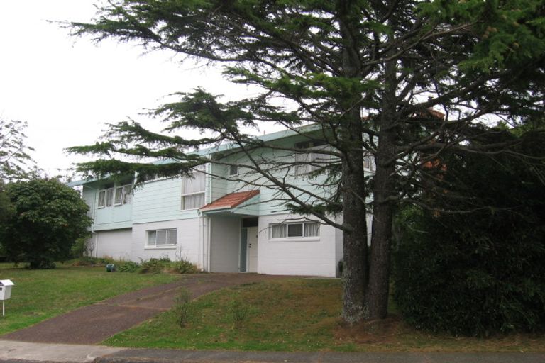 Photo of property in 2/45 Holland Road, Hillcrest, Auckland, 0627