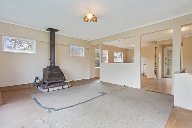 Photo of property in 13 Emirau Place, Glenfield, Auckland, 0629