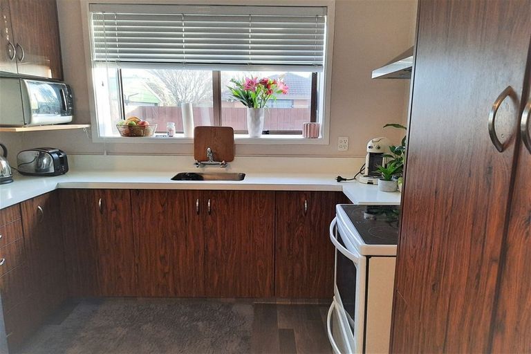 Photo of property in 1/39 Solomon Avenue, Redwood, Christchurch, 8051