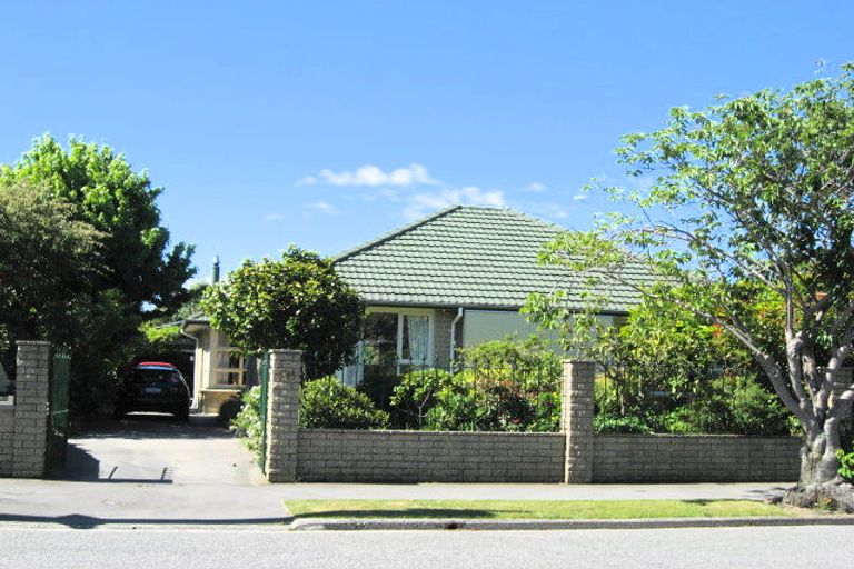 Photo of property in 60 Staveley Street, Avonhead, Christchurch, 8042
