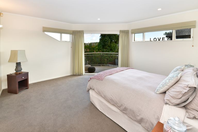 Photo of property in 168 Centreway Road, Orewa, 0931
