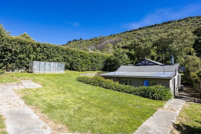 Photo of property in 18 Ellesmere Street, Ravensbourne, Dunedin, 9022