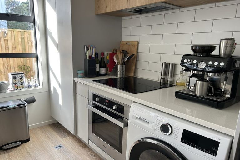 Photo of property in 2/92 Oxford Terrace, Epuni, Lower Hutt, 5011