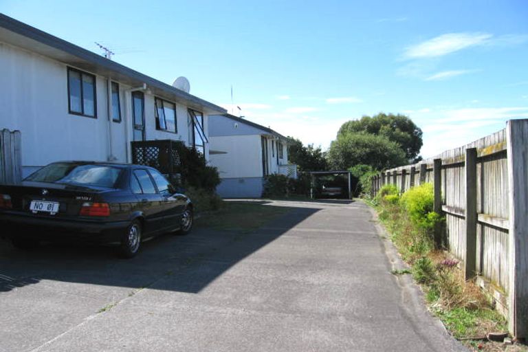 Photo of property in 2/31 Caribbean Drive, Unsworth Heights, Auckland, 0632