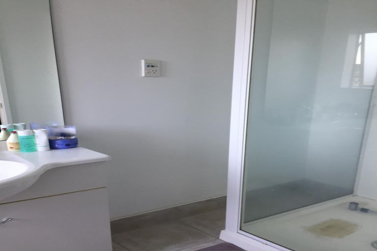 Photo of property in 16 Reremanu Place, Weymouth, Auckland, 2103