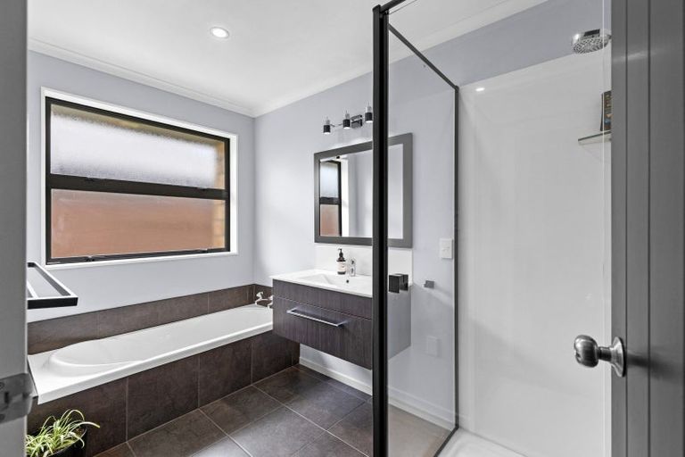 Photo of property in 7 Nevada Way, Kelvin Grove, Palmerston North, 4414