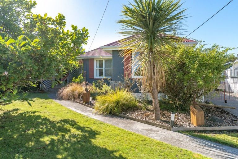 Photo of property in 12 Dixon Street, Carterton, 5713