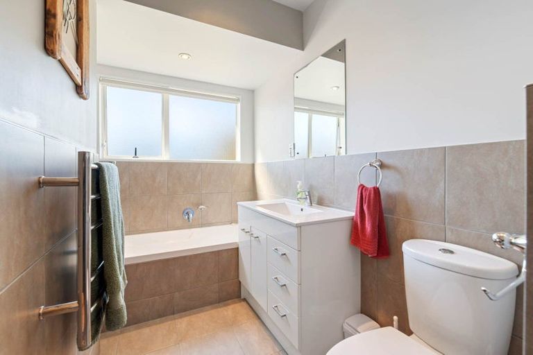 Photo of property in 1/14 Fitzwilliam Drive, Torbay, Auckland, 0630