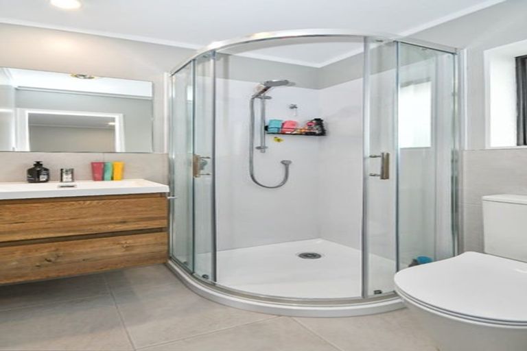 Photo of property in 15 Evanda Crescent, Conifer Grove, Takanini, 2112