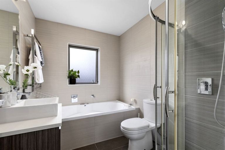 Photo of property in 88 Rising Parade, Fairview Heights, Auckland, 0632