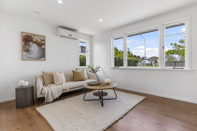 Photo of property in 1/55 Northcote Road, Hillcrest, Auckland, 0627