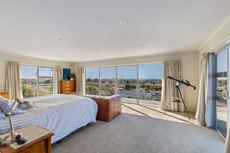 Photo of property in 33 Veale Road, Frankleigh Park, New Plymouth, 4371