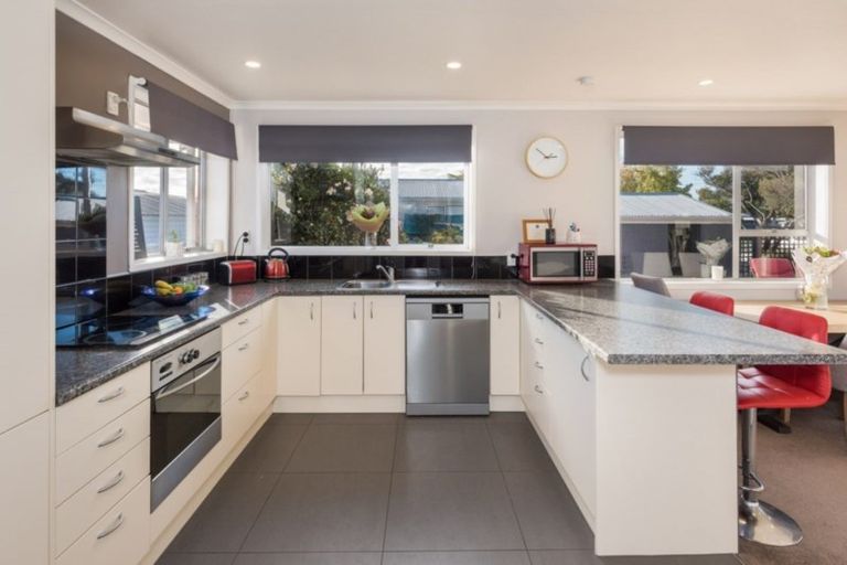 Photo of property in 2 Lynley Crescent, Blenheim, 7201