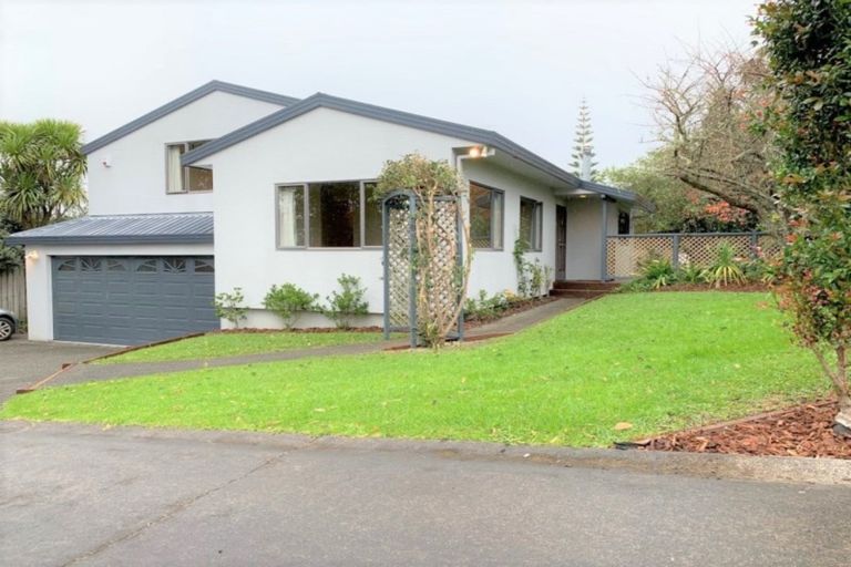 Photo of property in 13b Crystal Avenue, Glendene, Auckland, 0602