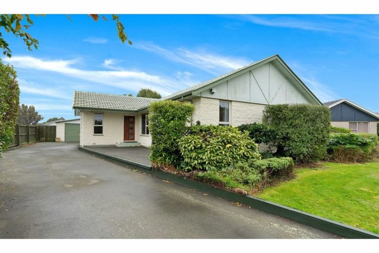 Photo of property in 36 Oakley Crescent, Hornby, Christchurch, 8042