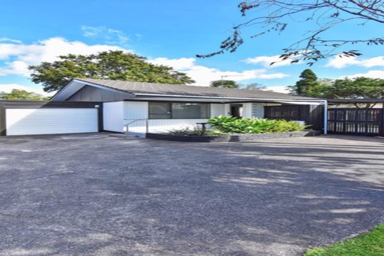 Photo of property in 2/11 Beaumaris Way, Conifer Grove, Takanini, 2112