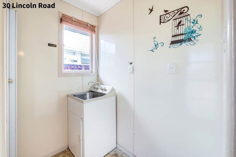 Photo of property in 30 Lincoln Road, Henderson, Auckland, 0610