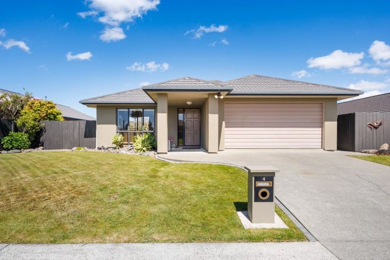 Photo of property in 4 Meridian Grove, Kelvin Grove, Palmerston North, 4414