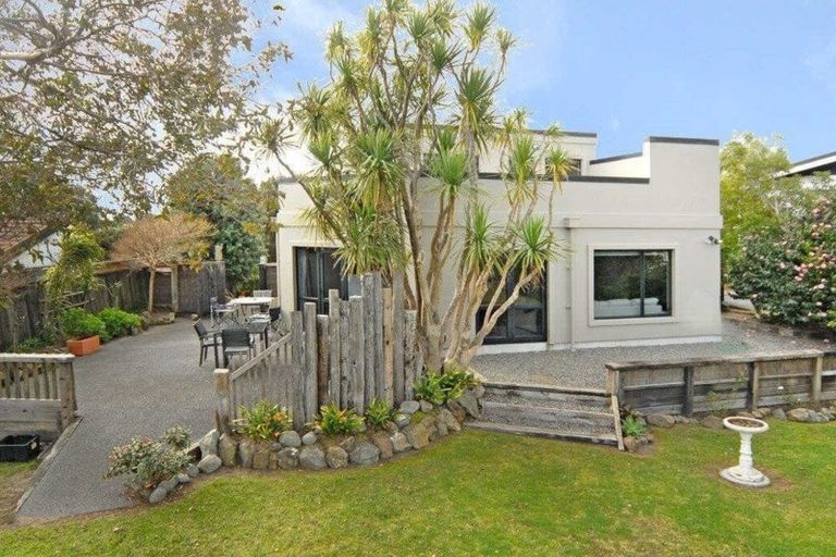 Photo of property in 4 Flaxmere Street, Waikanae Beach, Waikanae, 5036