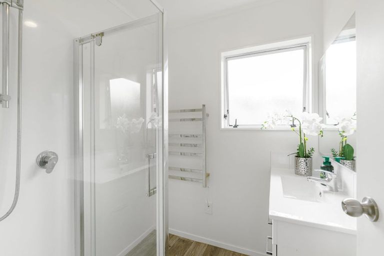 Photo of property in 2/23 Tawa Road, Te Atatu Peninsula, Auckland, 0610