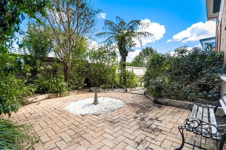 Photo of property in 2/23 Ridge Road, Waiake, Auckland, 0630