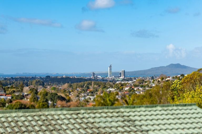 Photo of property in 8 Mcdowell Crescent, Hillcrest, Auckland, 0627
