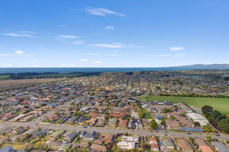 Photo of property in 52 Valecrest Avenue, Parklands, Christchurch, 8083
