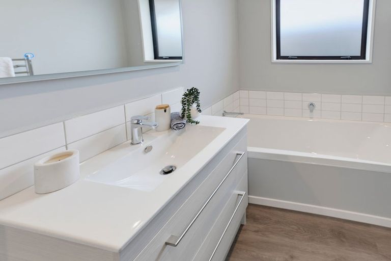 Photo of property in 52 Valecrest Avenue, Parklands, Christchurch, 8083