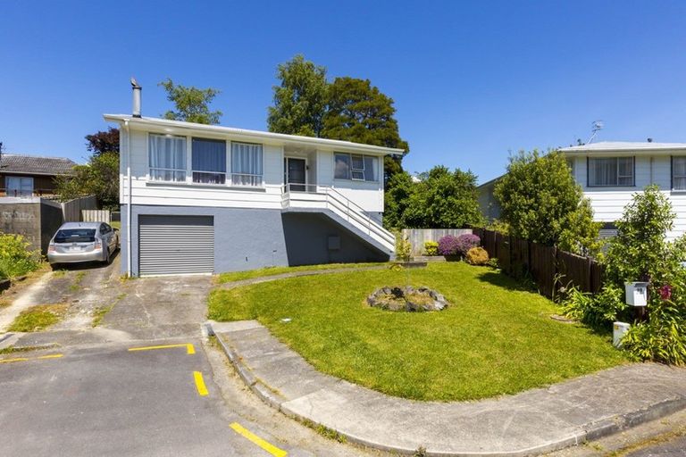 Photo of property in 51 Blueberry Grove, Timberlea, Upper Hutt, 5018