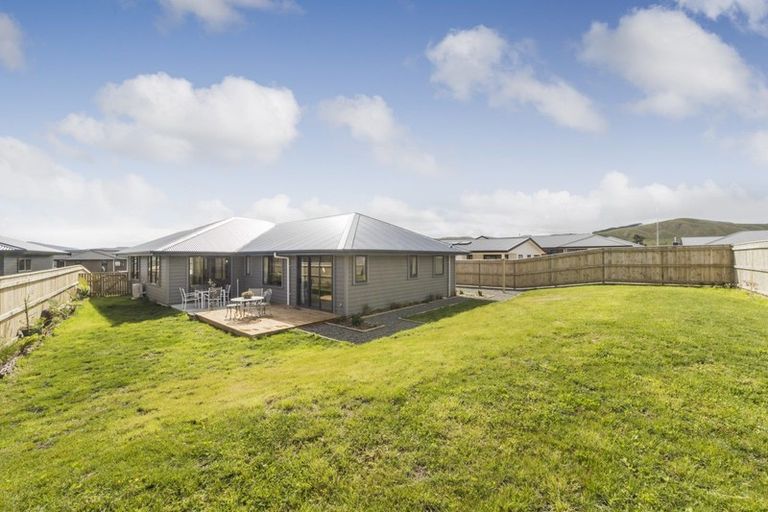 Photo of property in 5 Sardinia Grove, Fitzherbert, Palmerston North, 4410