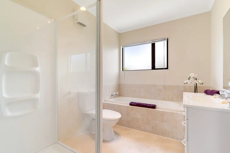 Photo of property in 59a Reelick Avenue, Pakuranga Heights, Auckland, 2010