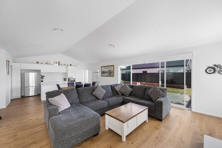 Photo of property in 17 Rangataiki Place, Te Awa, Napier, 4110