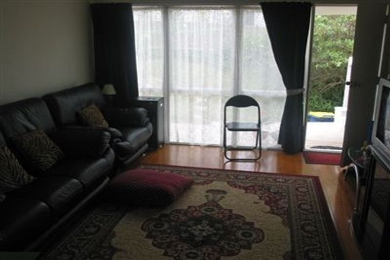 Photo of property in 2/9 East Coast Road, Milford, Auckland, 0620