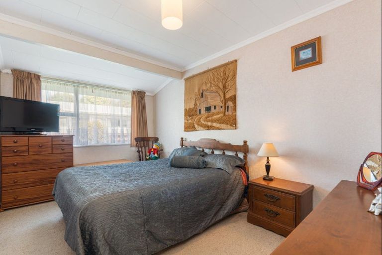 Photo of property in 40 Kimberley Grove, Westbrook, Palmerston North, 4412