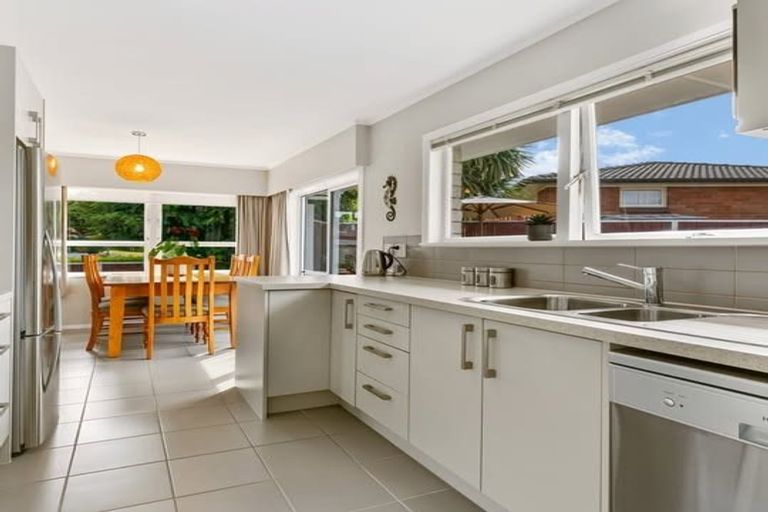 Photo of property in 1 Alf Walker Place, Papakura, 2110