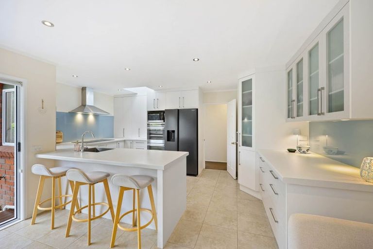 Photo of property in 6 Camira Place, Botany Downs, Auckland, 2010