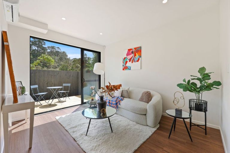 Photo of property in 2/36 Woodside Road, Massey, Auckland, 0614