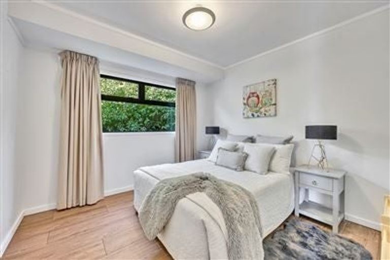 Photo of property in 11 Raphael Place, West Harbour, Auckland, 0618