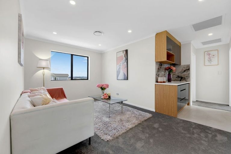 Photo of property in 2 Elevation Street, Flat Bush, Auckland, 2019