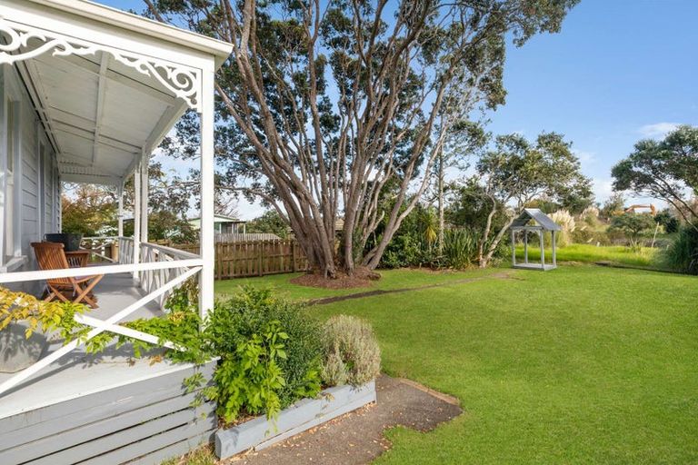 Photo of property in 11 Green Lane, Helensville, 0800