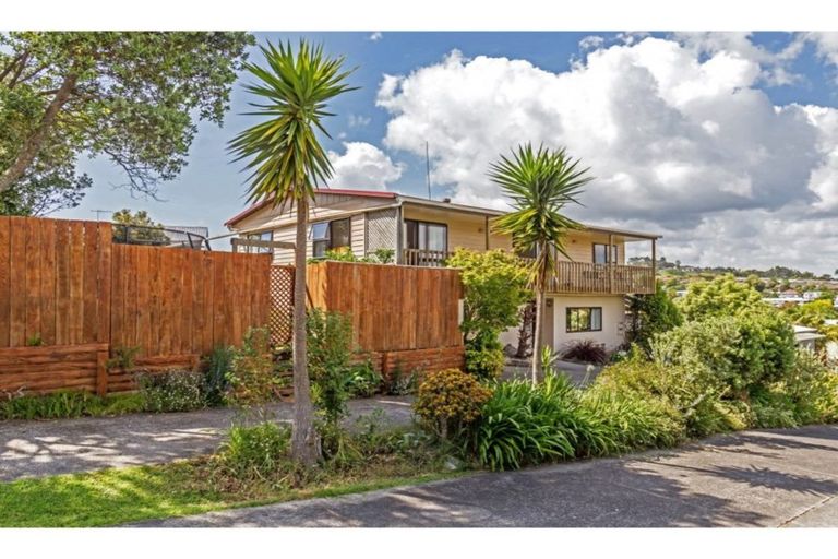 Photo of property in 76a Brian Crescent, Stanmore Bay, Whangaparaoa, 0932